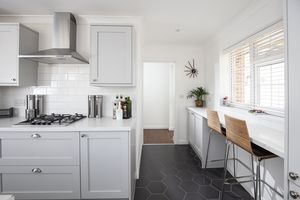 Kitchen/Breakfast Room- click for photo gallery